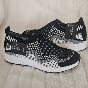 bernie mev. Black and White Vegan Sneakers